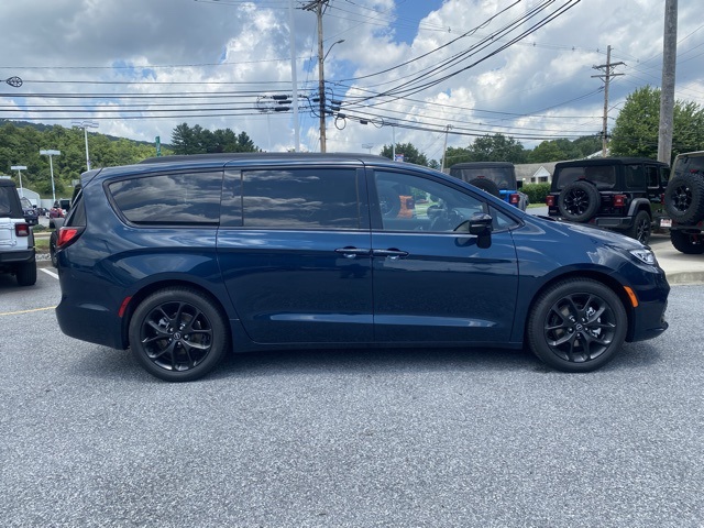 new 2025 Chrysler Pacifica car, priced at $44,294