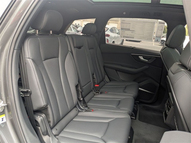 new 2025 Audi Q7 car, priced at $72,440