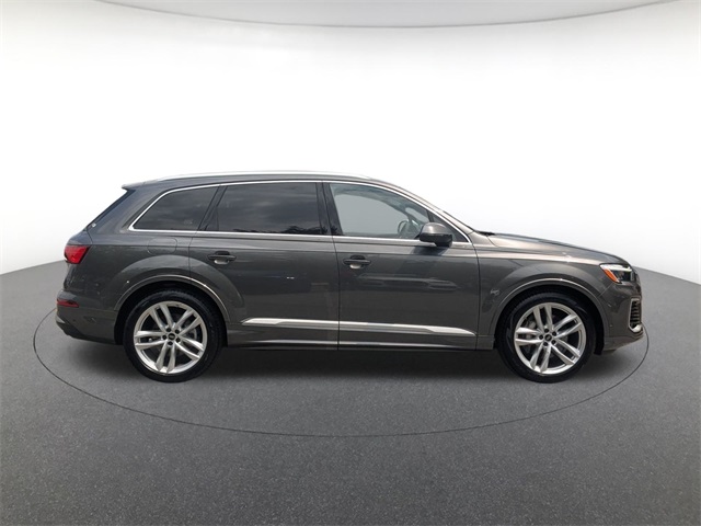 new 2025 Audi Q7 car, priced at $72,440