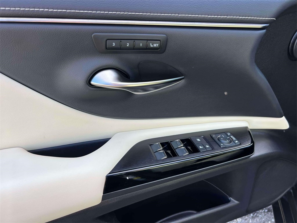 used 2022 Lexus ES car, priced at $37,995