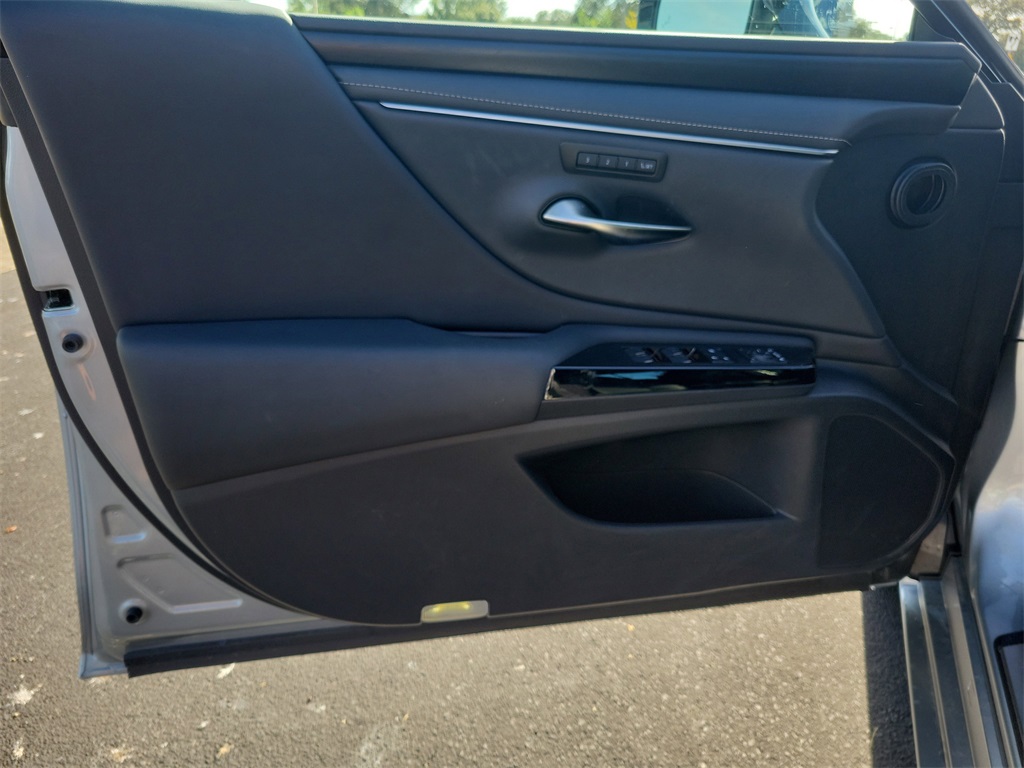 used 2025 Lexus ES car, priced at $40,998