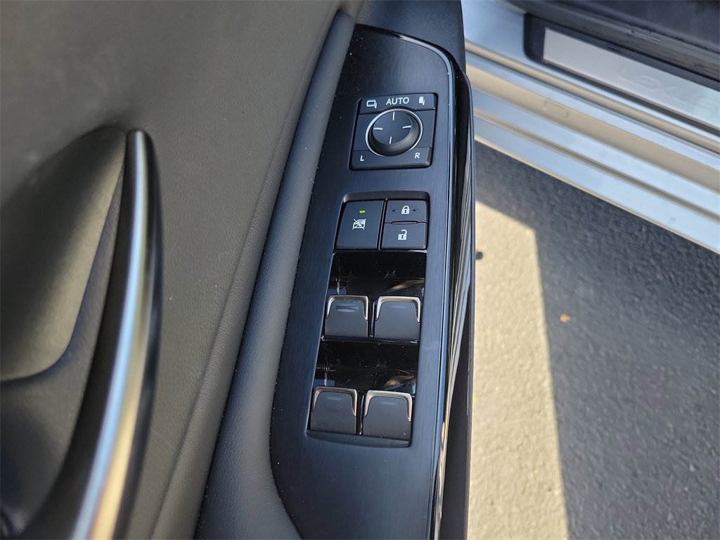 used 2025 Lexus ES car, priced at $40,998