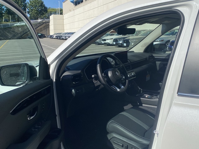 new 2025 Honda Pilot car, priced at $44,225