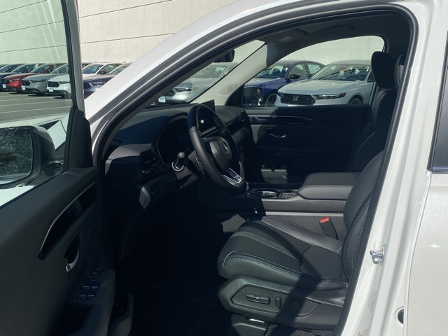 new 2025 Honda Pilot car, priced at $44,225