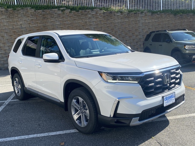 new 2025 Honda Pilot car, priced at $44,225