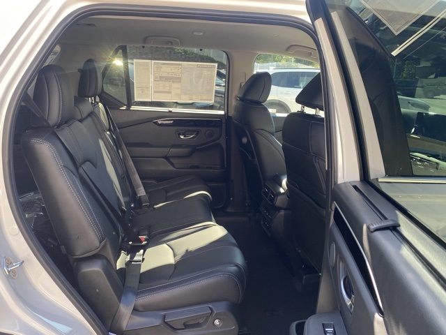 new 2025 Honda Pilot car, priced at $44,225