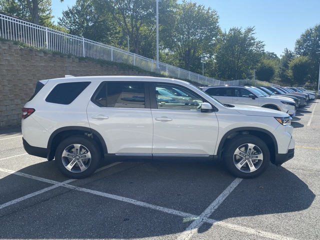 new 2025 Honda Pilot car, priced at $44,225