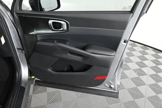 new 2025 Kia Sorento Hybrid car, priced at $42,159