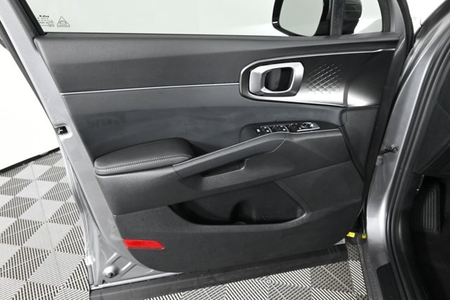 new 2025 Kia Sorento Hybrid car, priced at $42,159