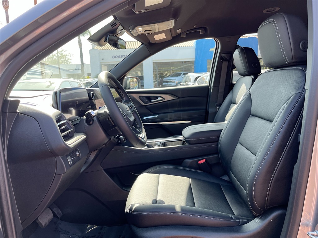new 2025 Chevrolet Traverse car, priced at $44,310