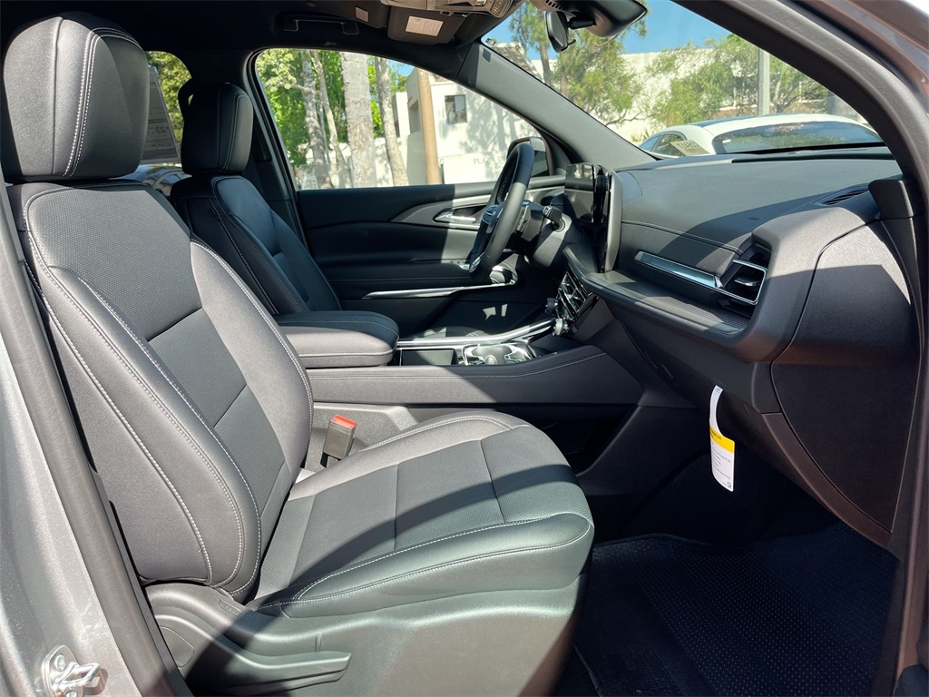 new 2025 Chevrolet Traverse car, priced at $44,310
