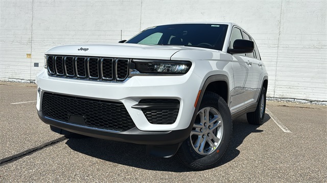 new 2025 Jeep Grand Cherokee car, priced at $41,648