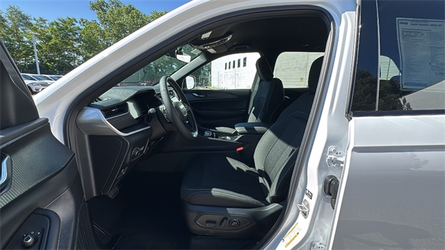 new 2025 Jeep Grand Cherokee car, priced at $41,648