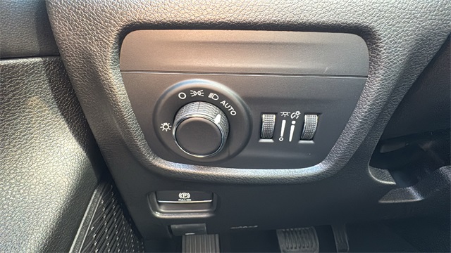 new 2025 Jeep Grand Cherokee car, priced at $41,648