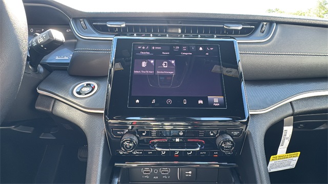 new 2025 Jeep Grand Cherokee car, priced at $41,648
