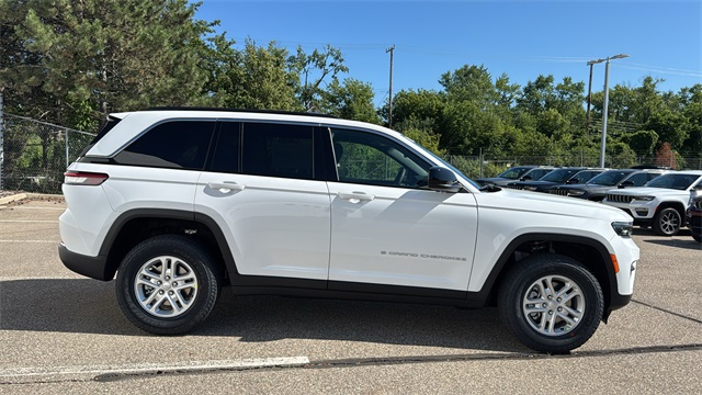 new 2025 Jeep Grand Cherokee car, priced at $41,648