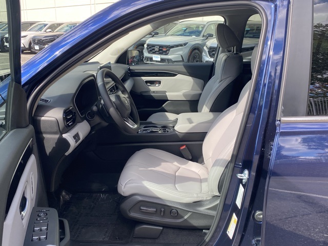 new 2025 Honda Pilot car, priced at $43,807