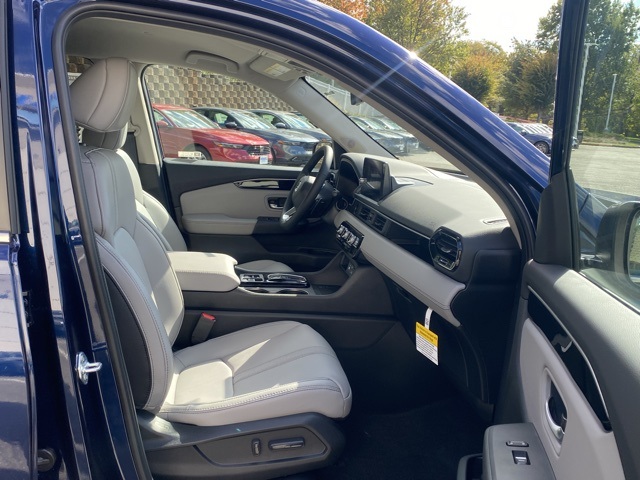 new 2025 Honda Pilot car, priced at $43,807