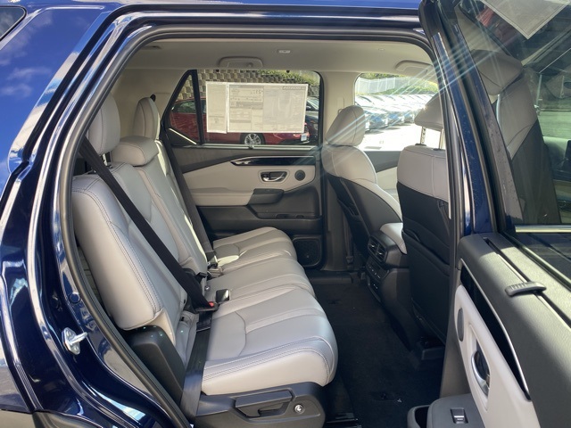 new 2025 Honda Pilot car, priced at $43,807