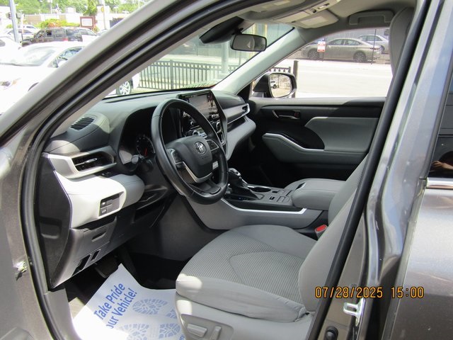 used 2022 Toyota Highlander car, priced at $33,799