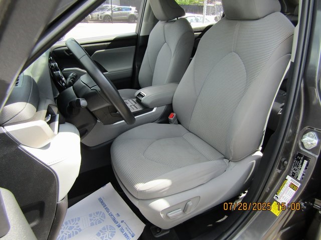 used 2022 Toyota Highlander car, priced at $33,799