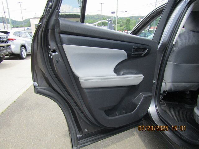 used 2022 Toyota Highlander car, priced at $33,799