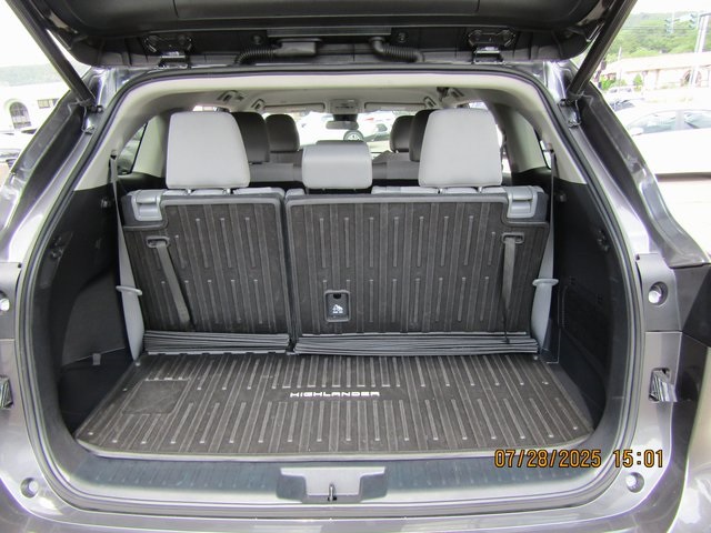 used 2022 Toyota Highlander car, priced at $33,799