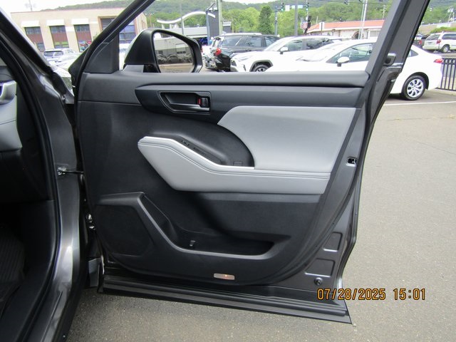 used 2022 Toyota Highlander car, priced at $33,799