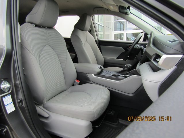 used 2022 Toyota Highlander car, priced at $33,799