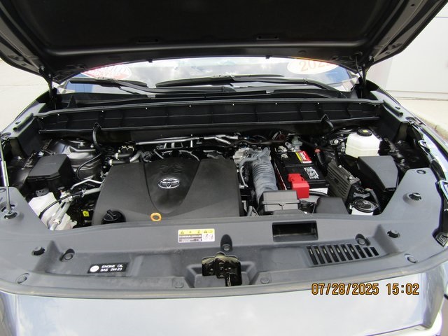 used 2022 Toyota Highlander car, priced at $33,799