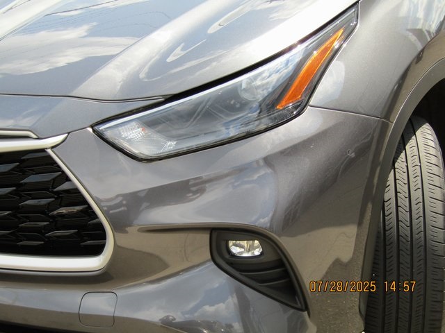 used 2022 Toyota Highlander car, priced at $33,799