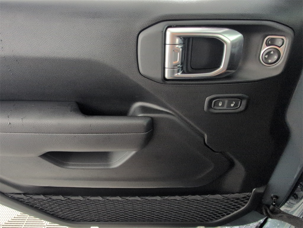 new 2025 Jeep Wrangler car, priced at $44,070