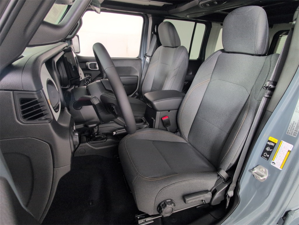 new 2025 Jeep Wrangler car, priced at $44,070
