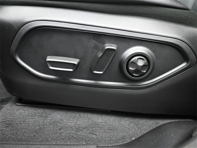 new 2025 Jeep Grand Cherokee L car, priced at $49,077