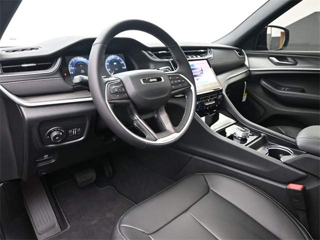 new 2025 Jeep Grand Cherokee L car, priced at $49,077