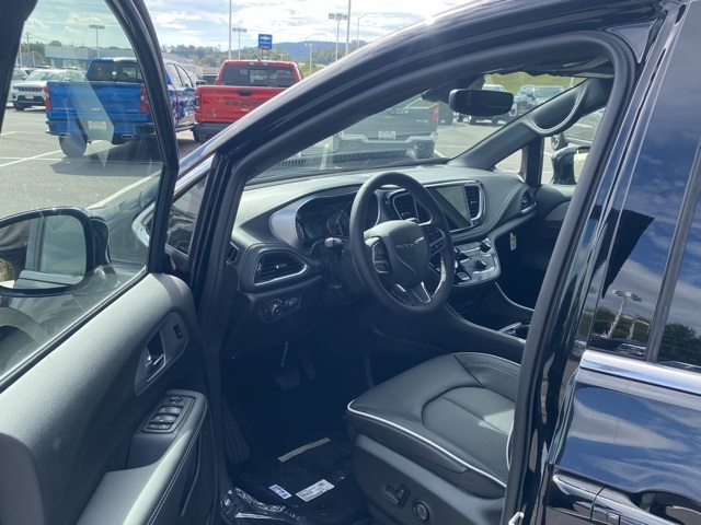 new 2026 Chrysler Pacifica car, priced at $46,536