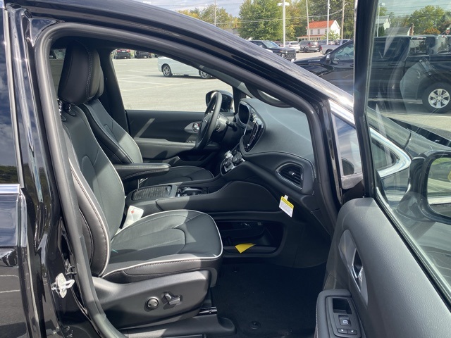 new 2026 Chrysler Pacifica car, priced at $46,536