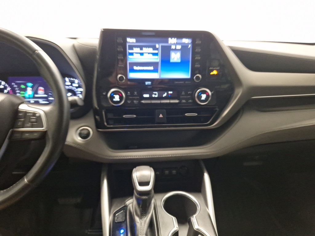 used 2021 Toyota Highlander car, priced at $28,292
