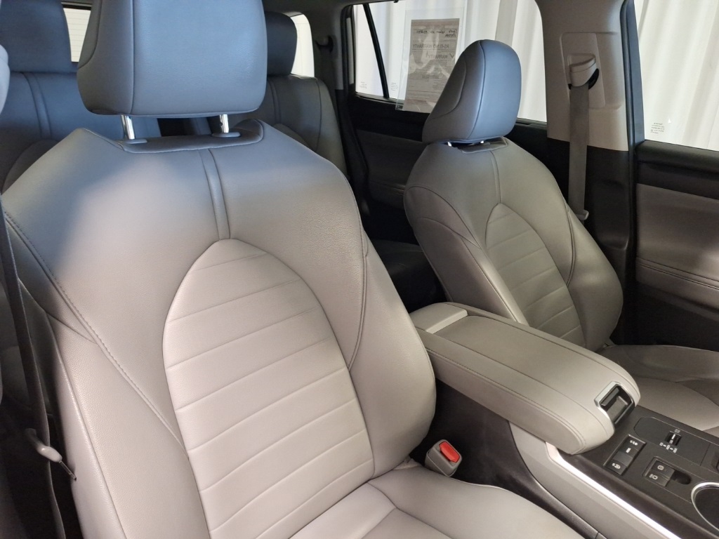 used 2021 Toyota Highlander car, priced at $28,292