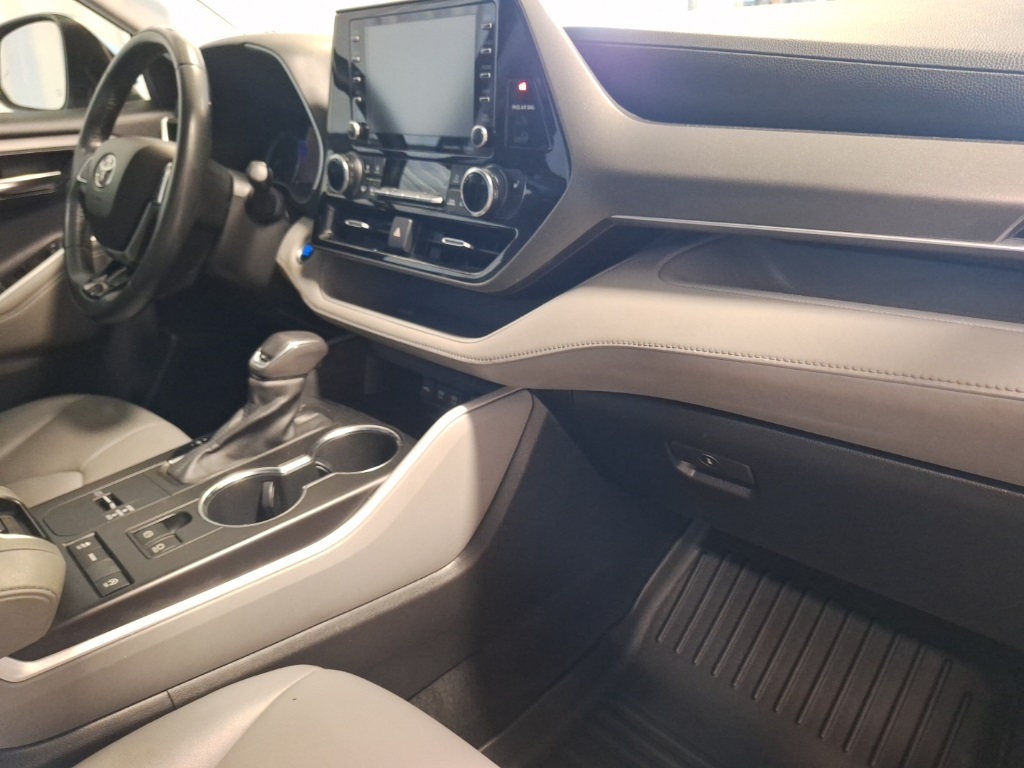 used 2021 Toyota Highlander car, priced at $28,292