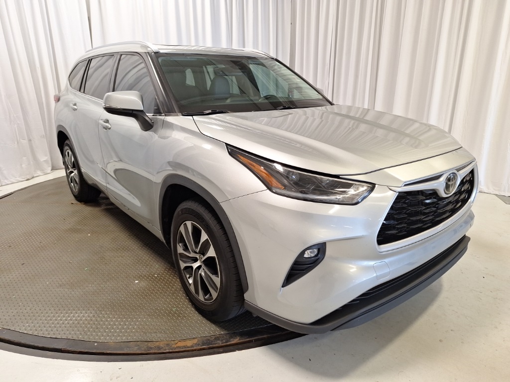 used 2021 Toyota Highlander car, priced at $28,292