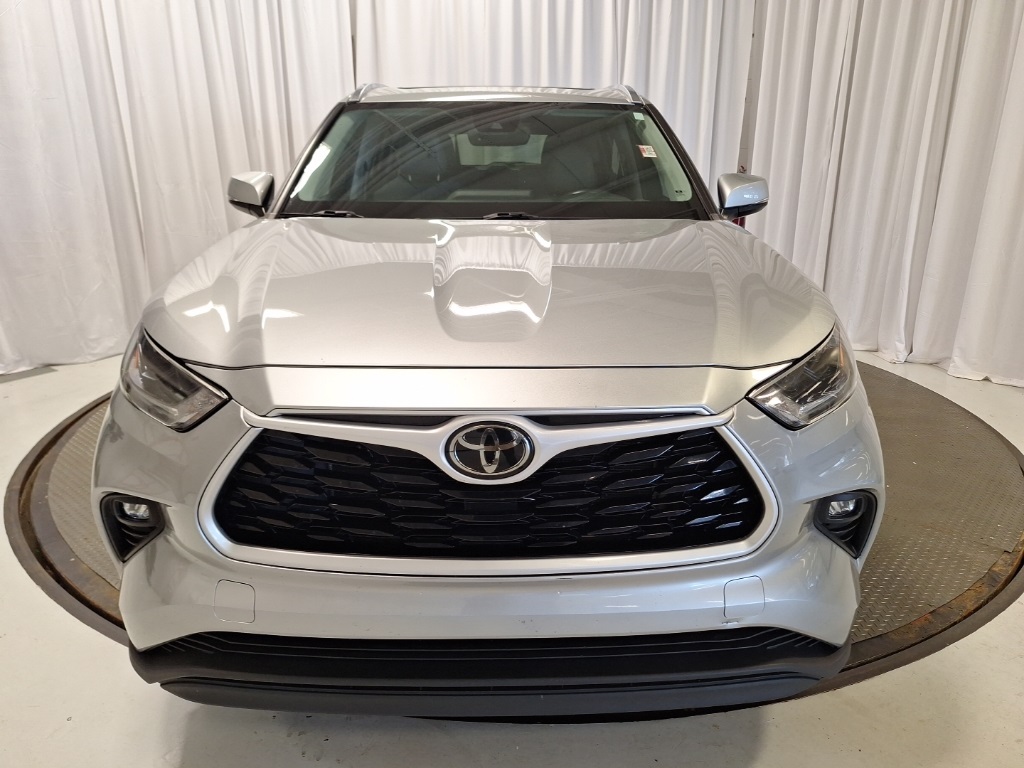 used 2021 Toyota Highlander car, priced at $28,292
