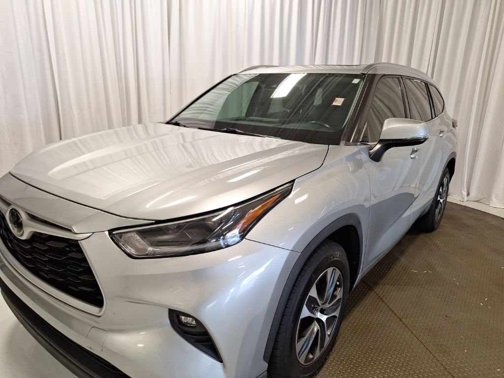 used 2021 Toyota Highlander car, priced at $28,292