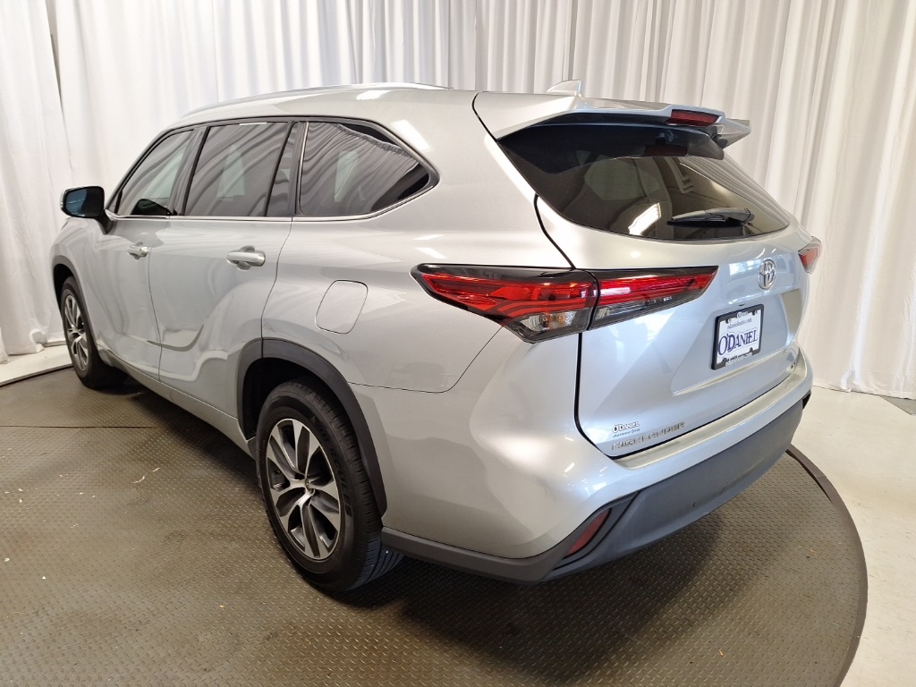 used 2021 Toyota Highlander car, priced at $28,292