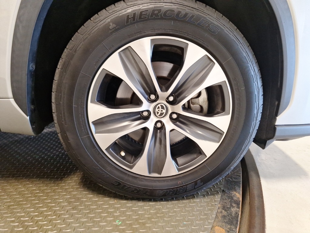 used 2021 Toyota Highlander car, priced at $28,292