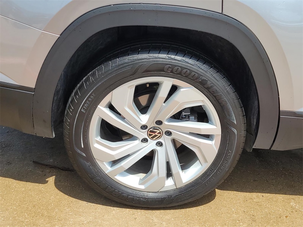 used 2023 Volkswagen Atlas car, priced at $30,075