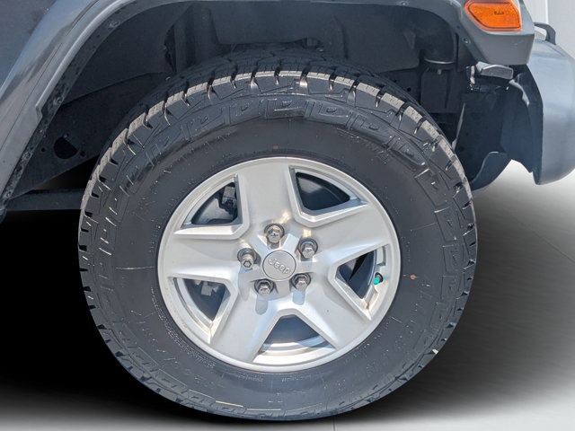 used 2021 Jeep Gladiator car, priced at $27,120