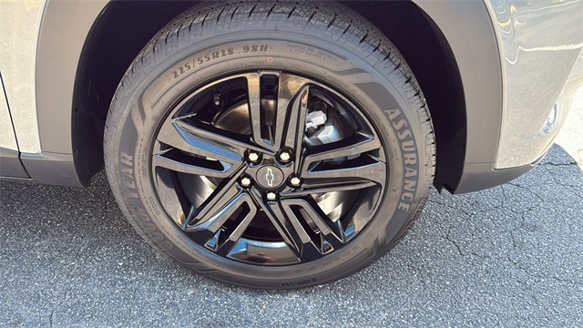 new 2025 Chevrolet Trax car, priced at $27,585