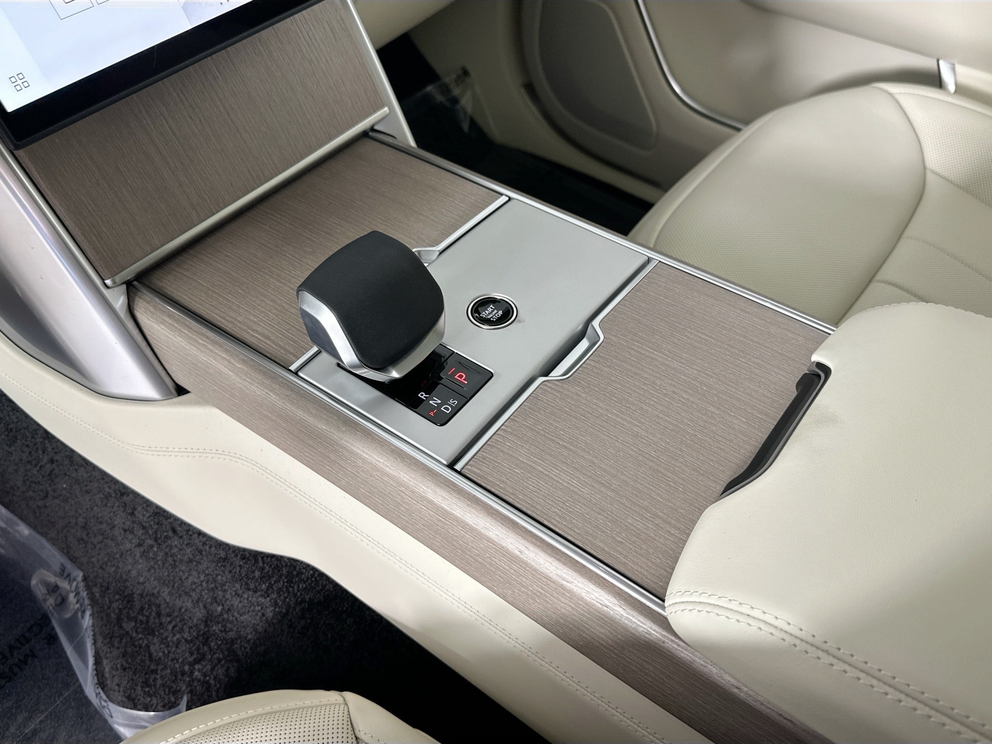 new 2025 Land Rover Range Rover car, priced at $127,180