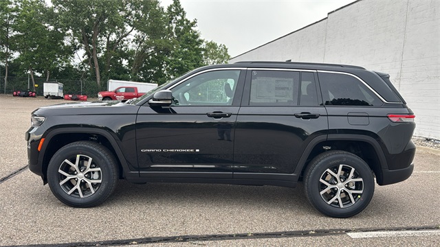 new 2025 Jeep Grand Cherokee car, priced at $46,275